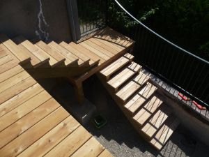 Création d'un escalier en mélèze de Sibérie